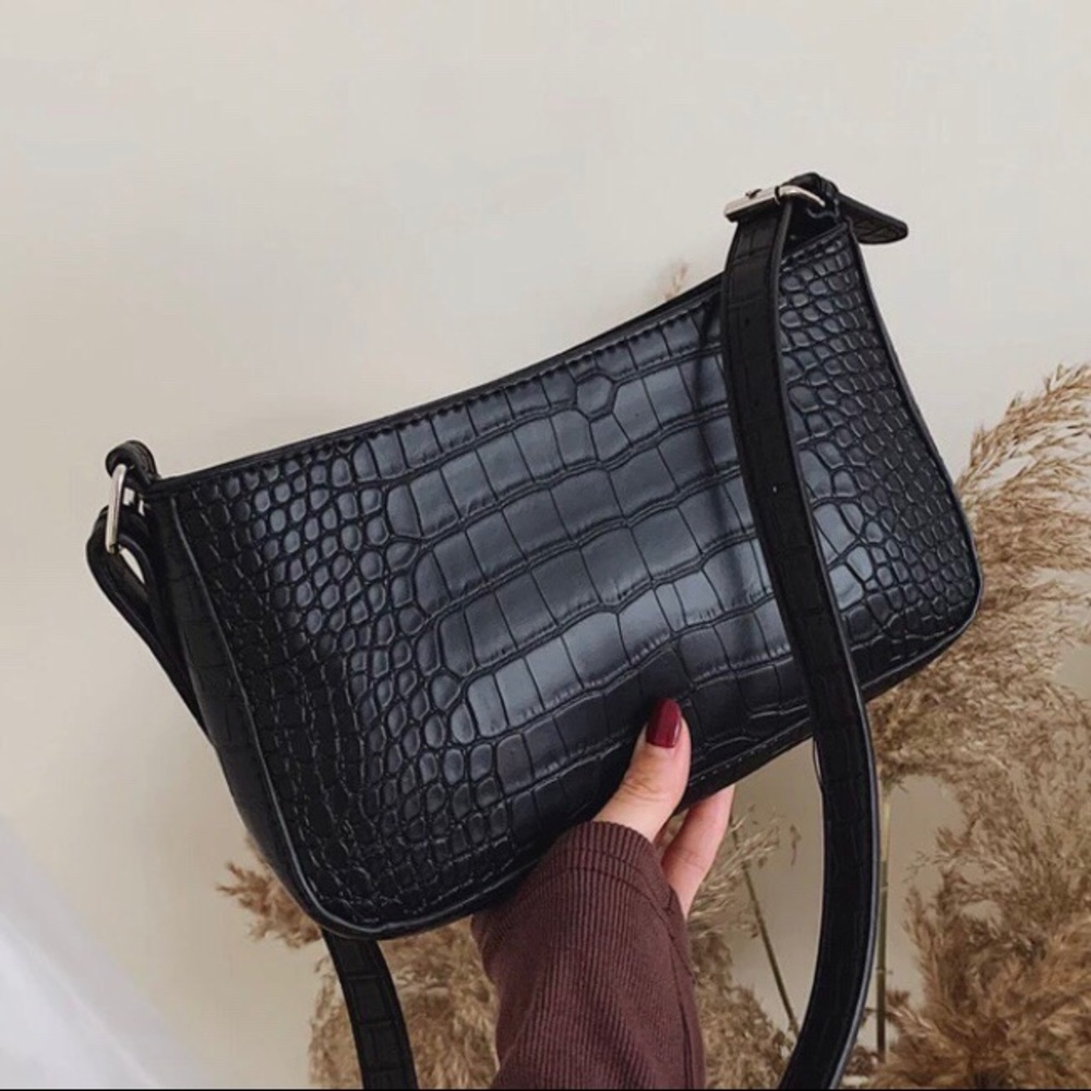Retro Hand Bag. - Picture 11 of 11